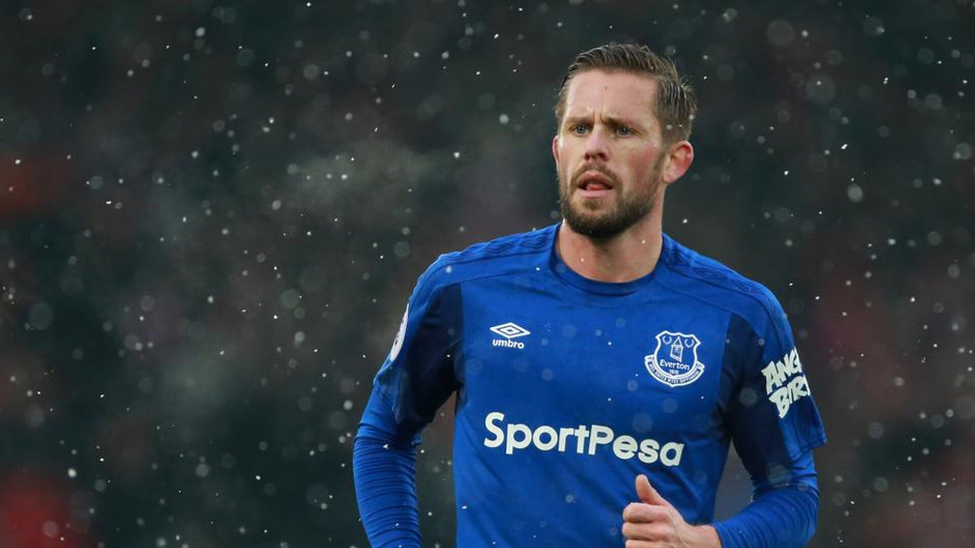 足球赛事纪录片热播，传递体育热血与奋斗精神，足球纪录片排行榜