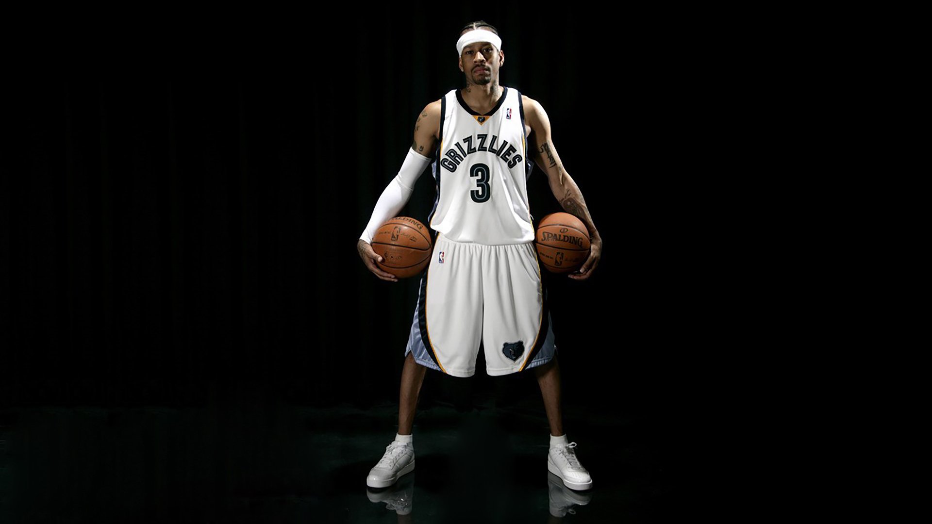 2012年东部半决赛:热火艰难击败老牌凯尔特人,詹姆斯在比赛中砍下45分,表现堪称传奇。